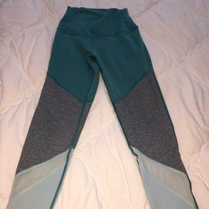 Arie leggings size small